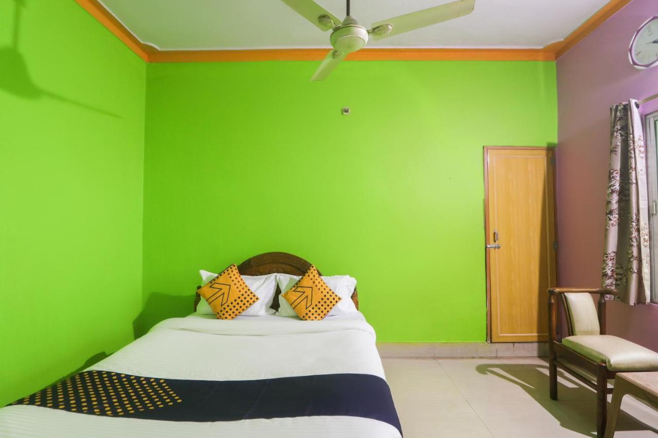 Spot On 65043 Hotel Kalinga Palace Kendrapara Dış mekan fotoğraf